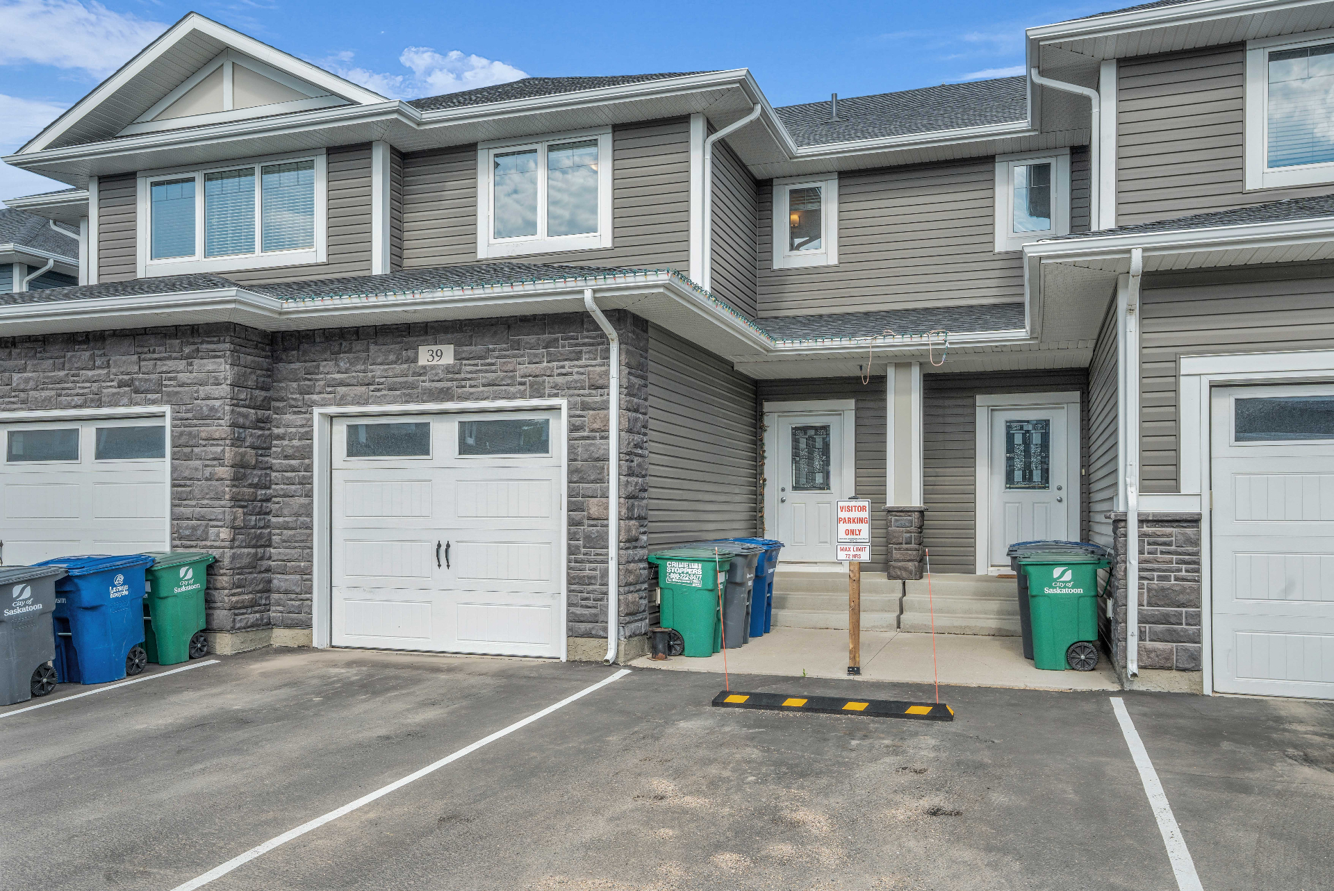 石桥精品联排出售, 115 Veltkamp Cres # 39 ——林与唐地产